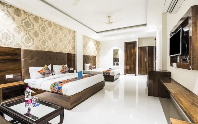 FabHotel GRD Suites - photo 5