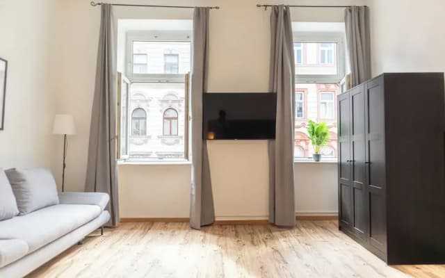 Charming 2BR Apt Close to Westbahnhof - photo 3