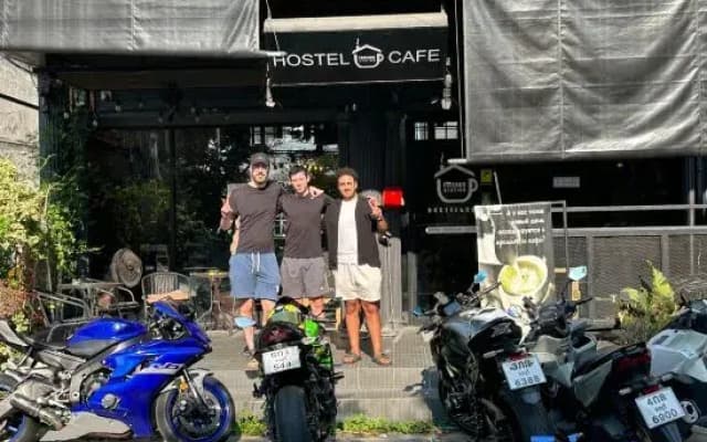 Friends Station Hostel Cafe - photo 2