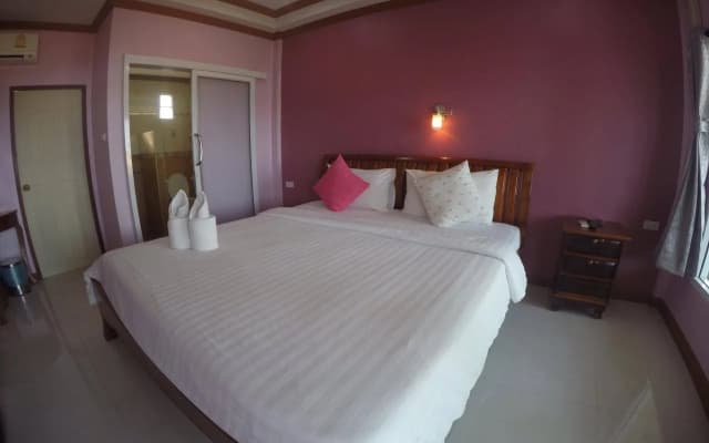 Baan Virog Koh Larn - photo 4