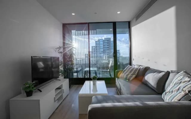 Brand New APT with Sea Views in Heart of St Kilda - photo 4