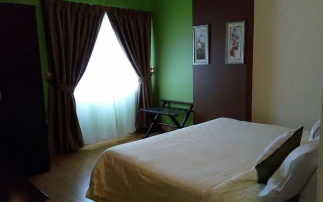 Royal Crown Hotel & Suites - photo 3