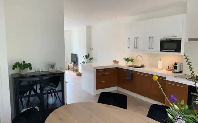 Bright Waterview Apartment - photo 4