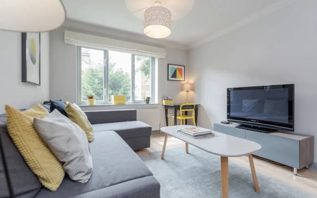 Hoxton 2 Bed Apartment by BaseToGo - photo 3