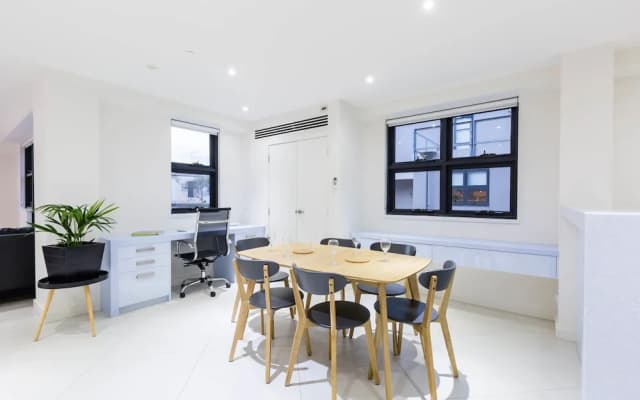 MADDISON, 3BDR Port Melbourne Apartment - photo 3