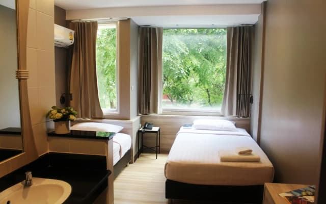YWCA Hotel Bangkok - photo 4
