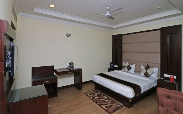 OYO 12532 Imperial Inn - photo 2