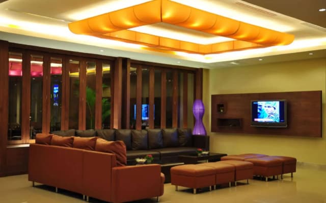 Empress Pattaya Hotel - photo 2