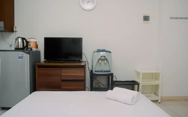 Good and Comfy Studio Room at Green Bay Pluit Apartment - photo 4