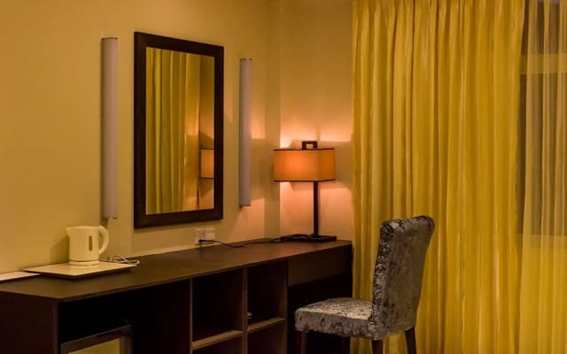 Pebbles Inn - photo 2
