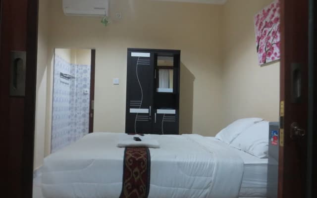 Sari Buana Bed & Breakfast - photo 4
