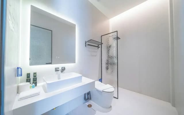 6BR Pool Villa with Karaoke Billiards and Slide Near Thepprasit Market - photo 5