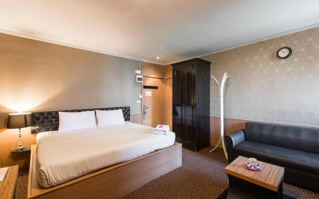 Q Hotel - photo 3
