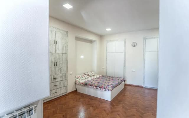 White Apartment Old Tbilisi - photo 3