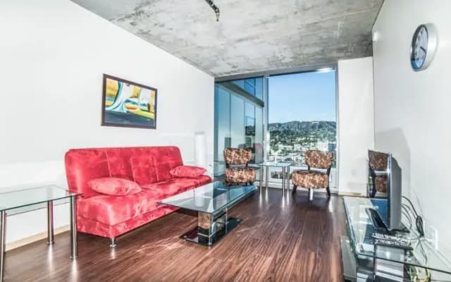 Hollywood Mirage Apartment - photo 3