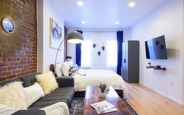 83-3w UES Central Park Newly Furnished XL Studio - photo 2