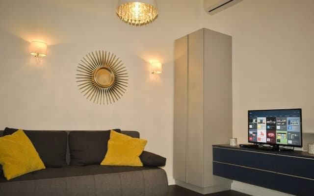 Sunset Central Apartment All Within Walking Distance - photo 5