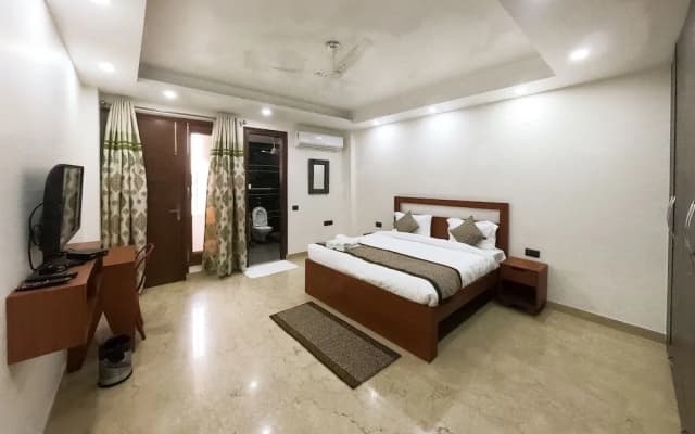 Under My Roof Luxury Apartment - photo 2
