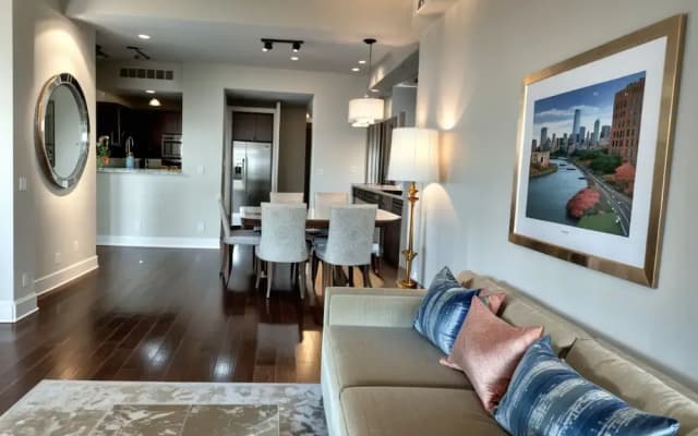 Modern Westwood Executive Suite - photo 3