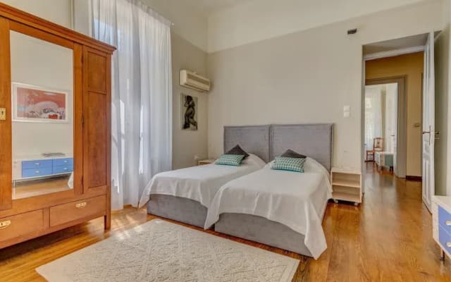 Neoclassical apartment next to Acropolis - photo 5