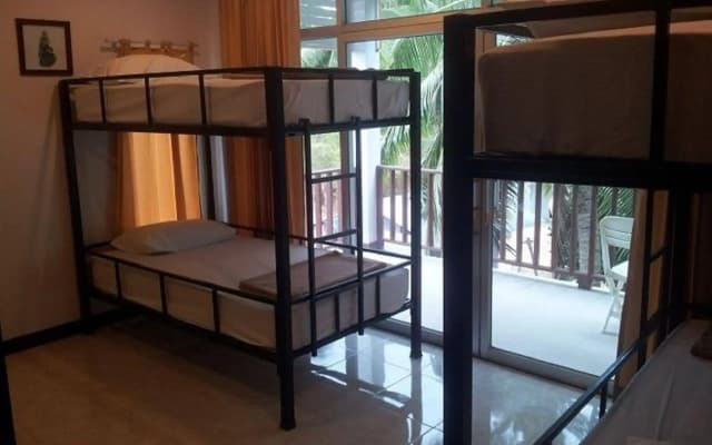 Baan Tai Backpackers - photo 2