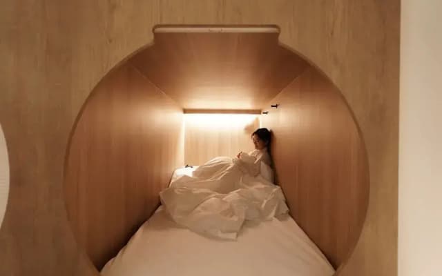 D.A.L Premium Capsule Hotel - photo 3