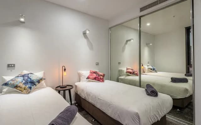 Luxury 3 Bed 2 Bath City Views - photo 5