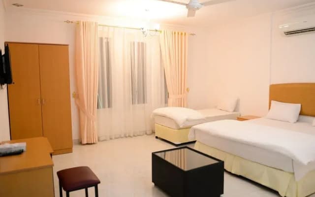 Oasis Hotel Apartments - photo 3