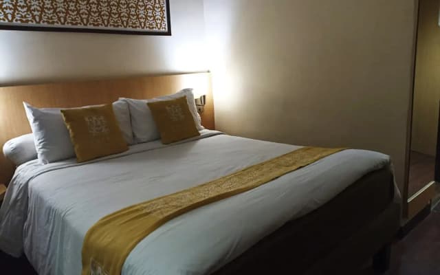 Tamarin Hotel Jakarta - photo 4
