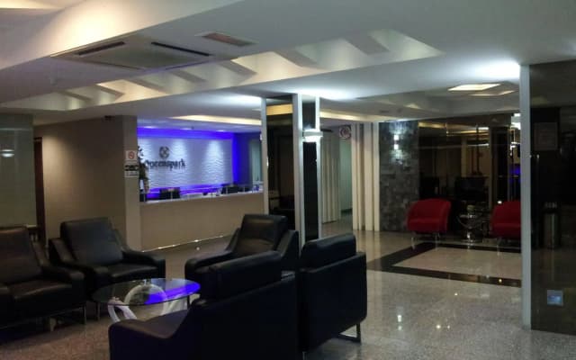 Royal Queenspark Hotel - photo 2