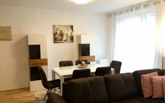 White Vintage Park View Apartment - photo 4