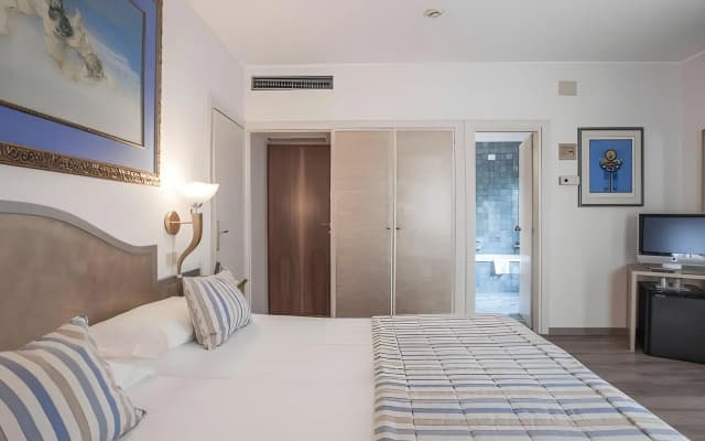Amadeus Hotel - photo 4