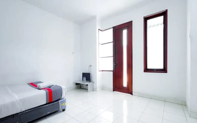 J&B Rooms Tomang Jakarta Mitra RedDoorz - photo 3