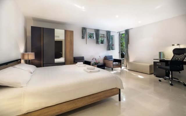 Spacious 5-Bedroom Surin Beach Villa - photo 2