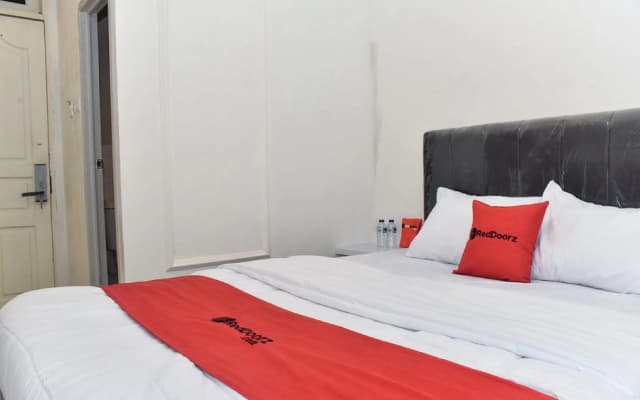 RedDoorz Plus @ Kemayoran - photo 4