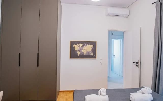 Eclectic Chic Thissio Apartment - photo 4