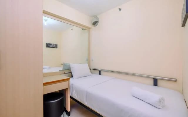 Strategic 2Br Apartment At Bassura City - photo 2