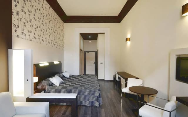 Alhambra Suites - photo 5