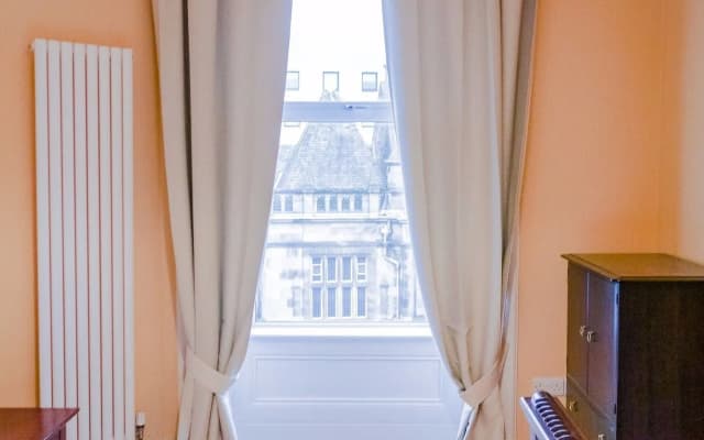 Newly Furnished Flat on Leith Walk, Sleeps 4 - photo 5