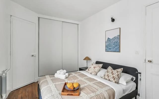 Bright 1BR Steps from Canal Saint-Martin - photo 3