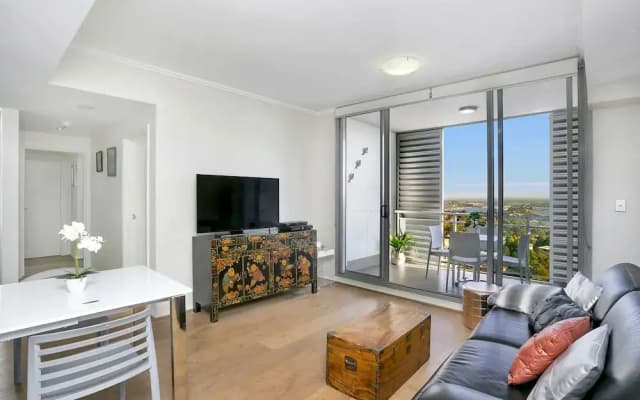 Bright Open Plan Spacious Two Bdr Apt - SL001 - photo 2