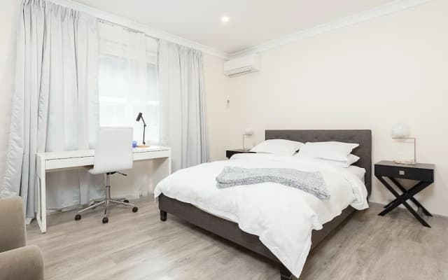 Comfy & Convenient Homebush West - photo 5