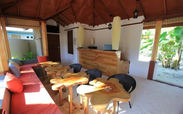 Local Island Inn - photo 2