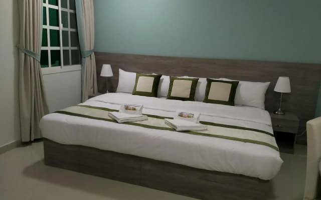 Sovereign Hotel - Marriage Certificate Required - photo 2
