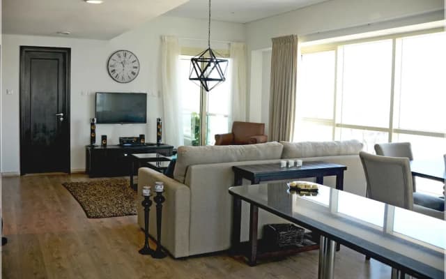 One Perfect Stay - Royal Oceanic Tower - photo 2
