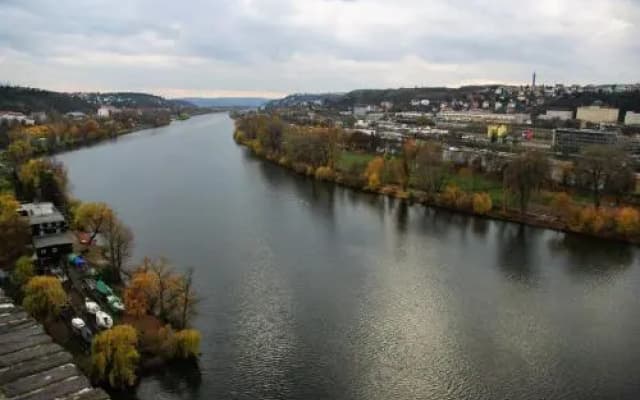 Spacious Prague View Apartment - photo 3