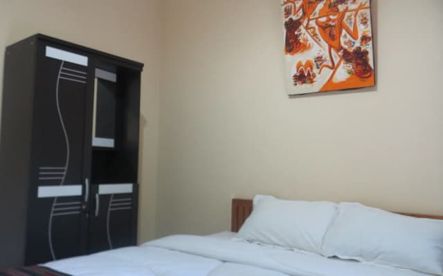 Sari Buana Bed & Breakfast - photo 5