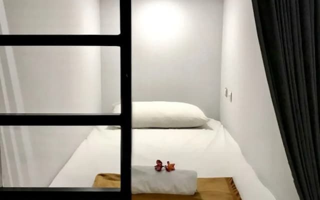 Hotel Sunset Capsule Hostel - photo 2