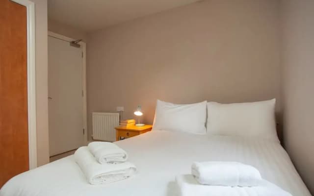 Gorgeous 2 Bed Flat in Historical Edinburgh - photo 3