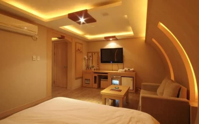Utopia Hotel - photo 4